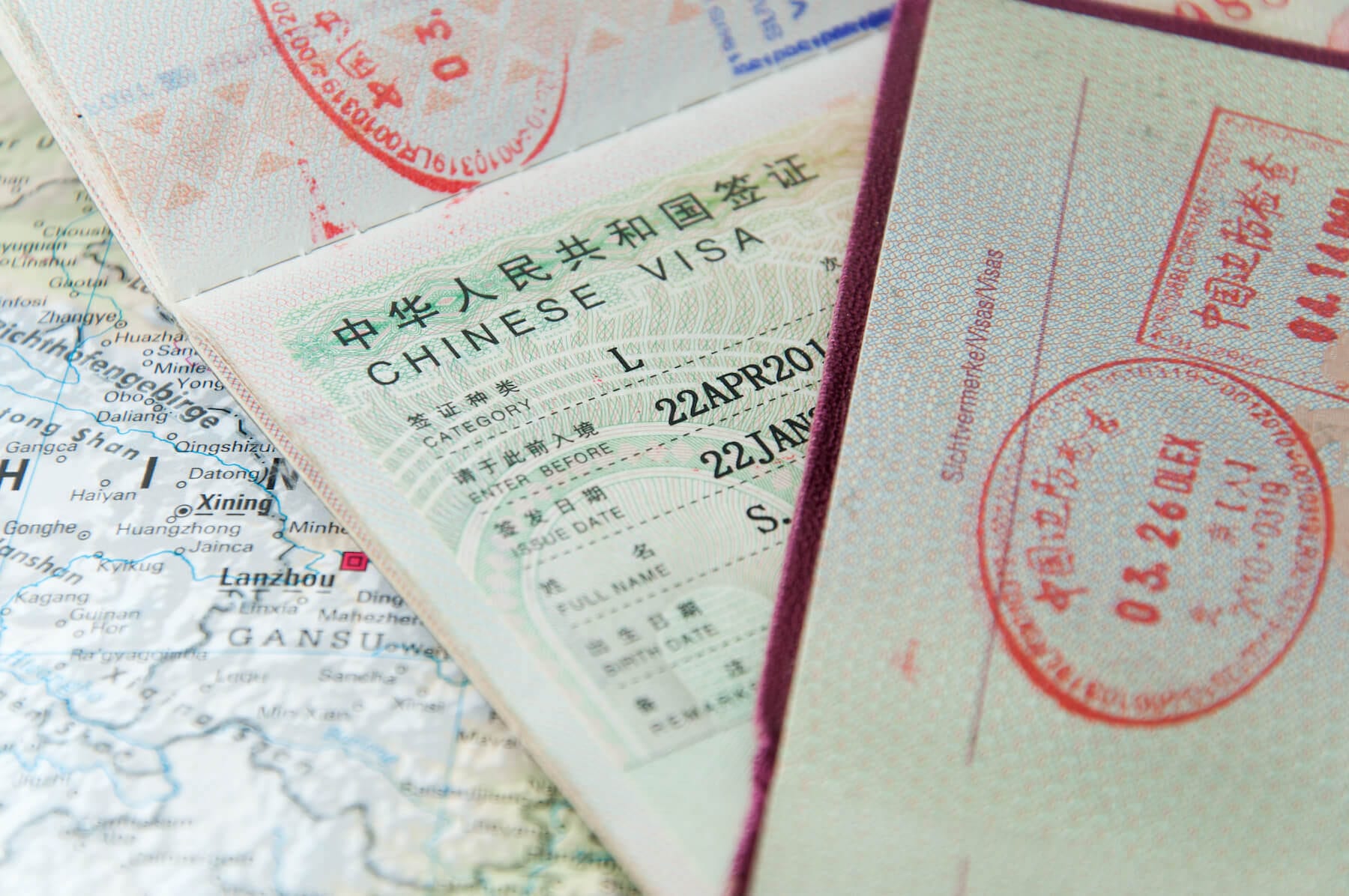 Виза в Китай в паспорте на карте
