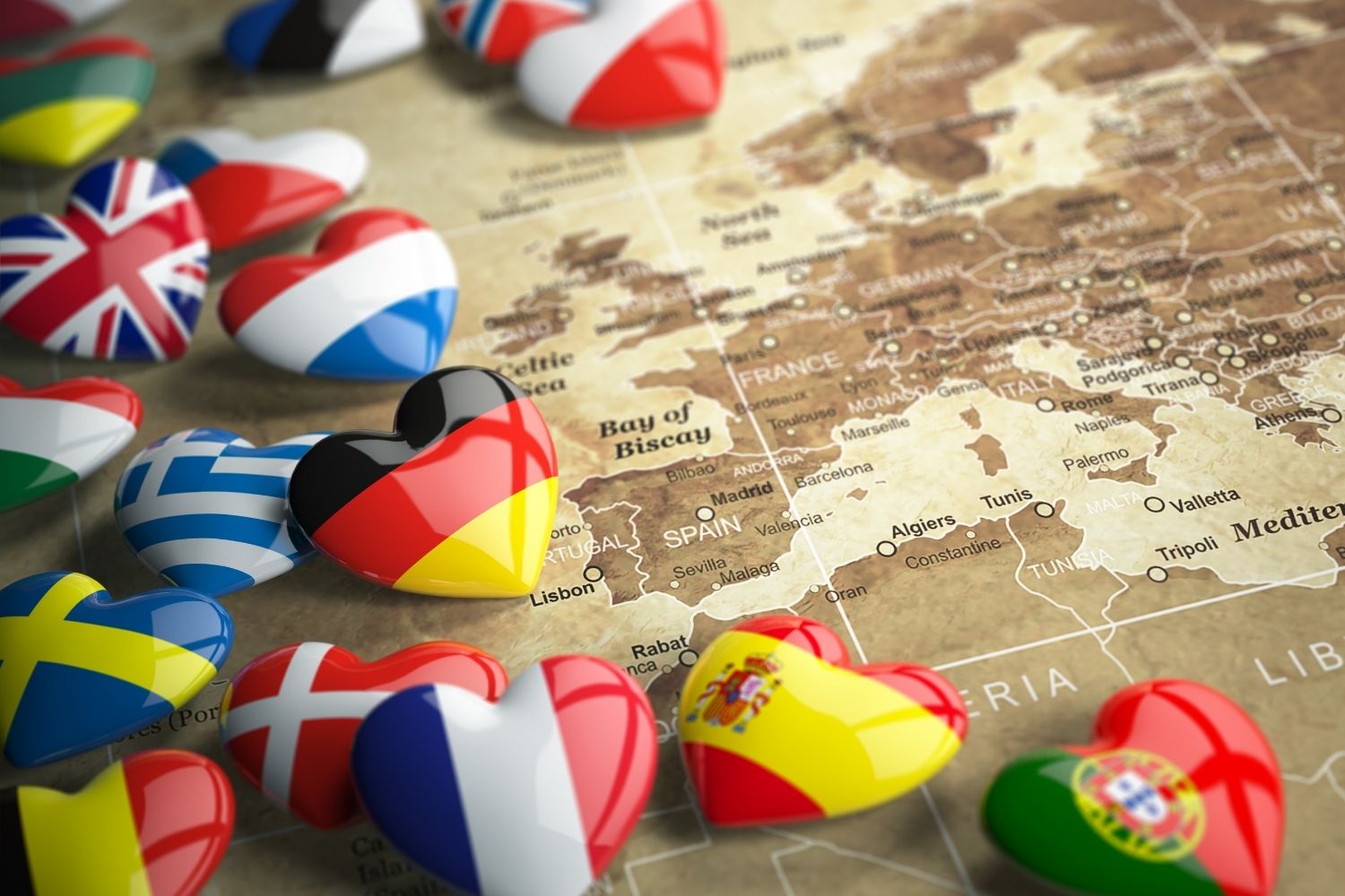 Сердечки с флагами европейских стран на карте