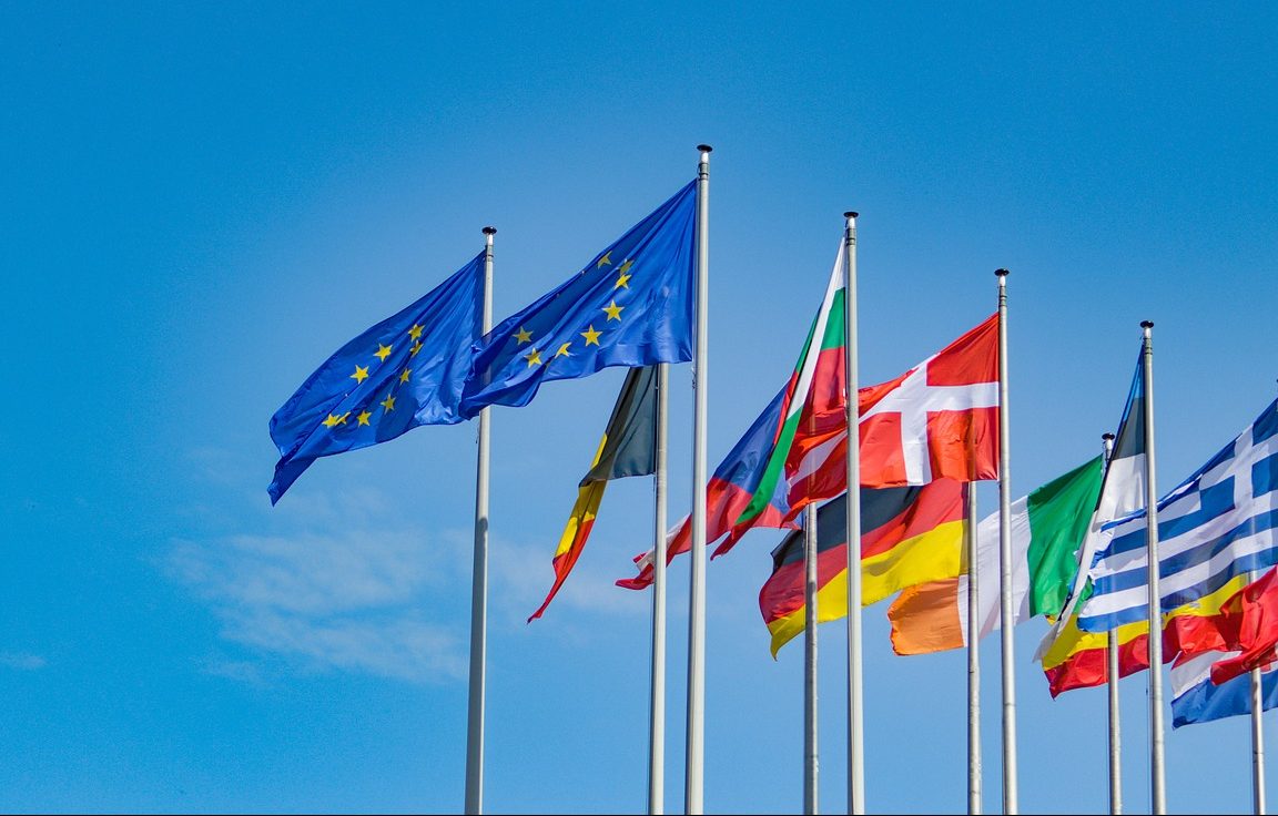 Флаги стран, входящих в зону Шенгена